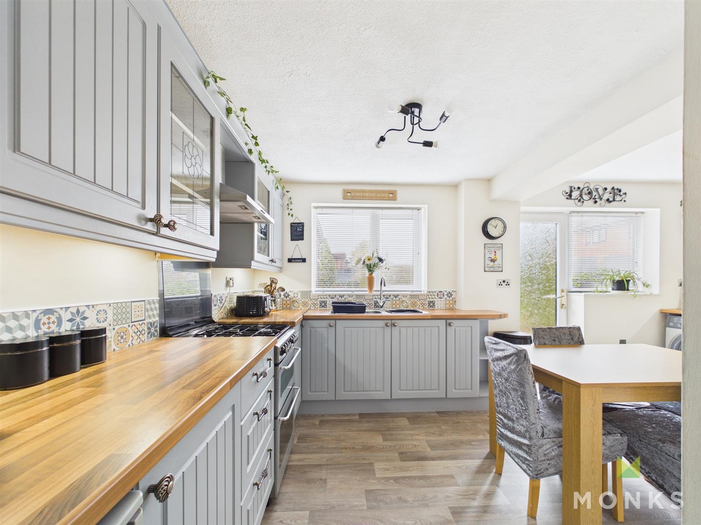 4 Crampton Court, Oswestry, SY11 2YP For Sale